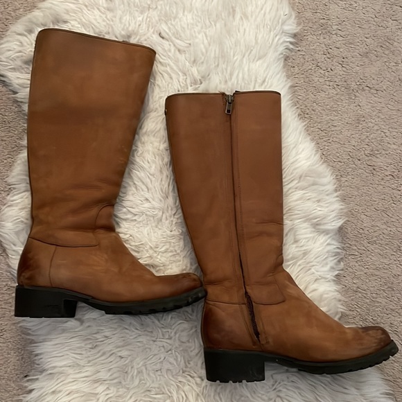 UGG fleece lined boots - Picture 5 of 6